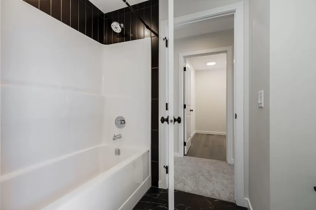 533 Sawgrass Green NW Airdrie AB T4B 5V2