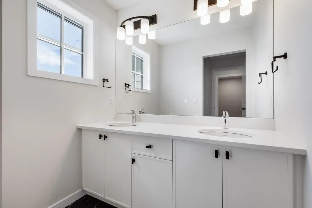 533 Sawgrass Green NW Airdrie AB T4B 5V2