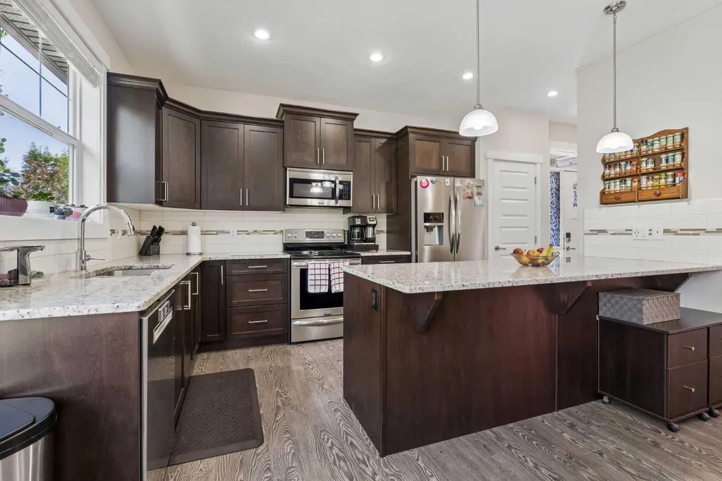 110 Coopers Common SW Airdrie AB T4B3Y3