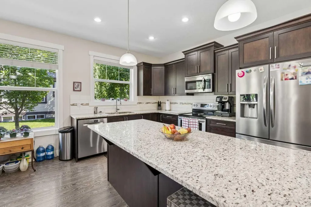 110 Coopers Common SW Airdrie AB T4B3Y3