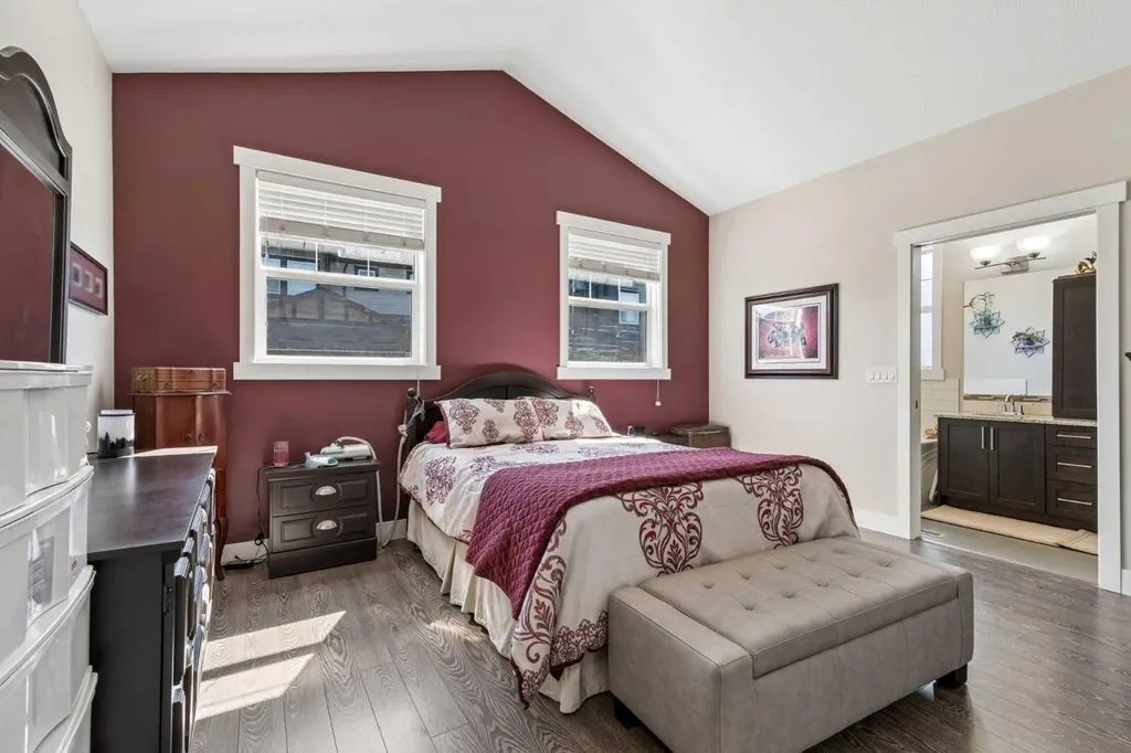 110 Coopers Common SW Airdrie AB T4B3Y3