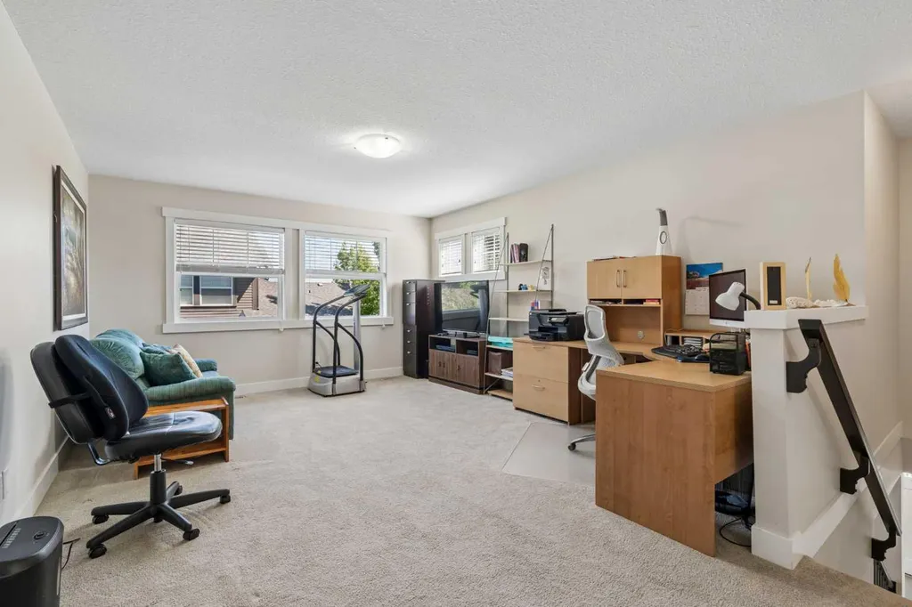 110 Coopers Common SW Airdrie AB T4B3Y3