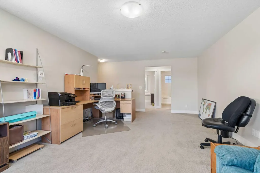 110 Coopers Common SW Airdrie AB T4B3Y3