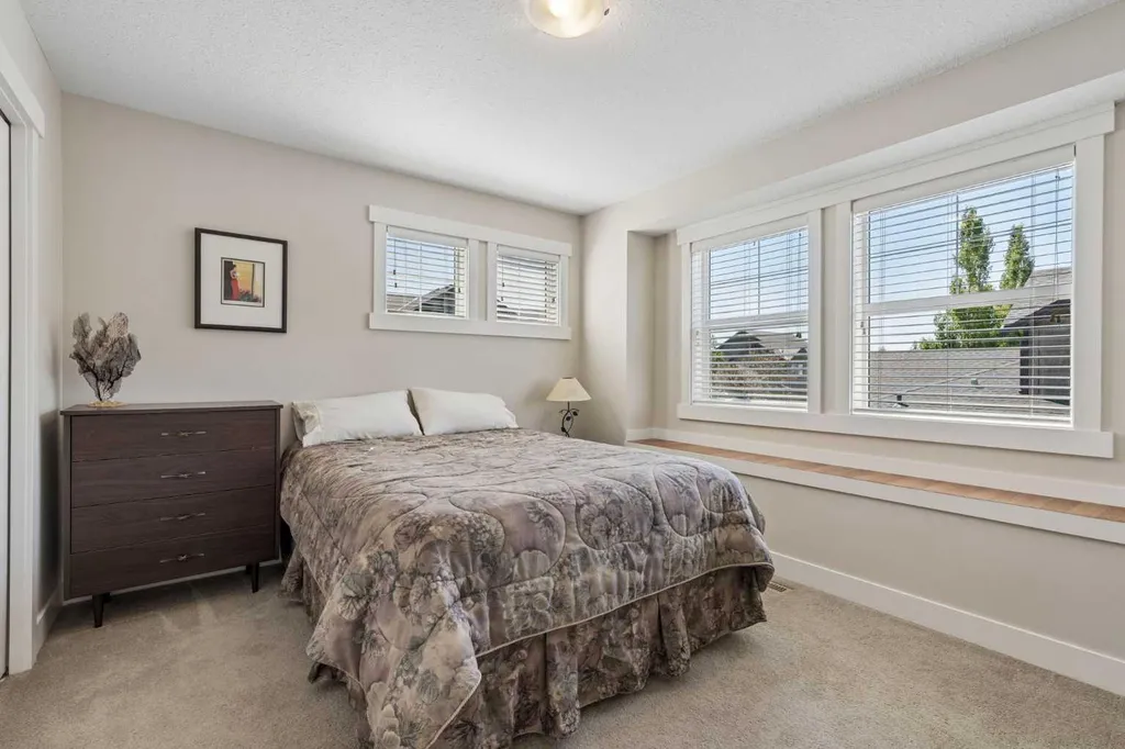 110 Coopers Common SW Airdrie AB T4B3Y3