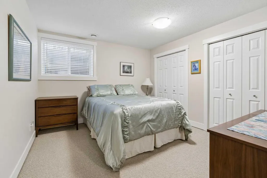 110 Coopers Common SW Airdrie AB T4B3Y3