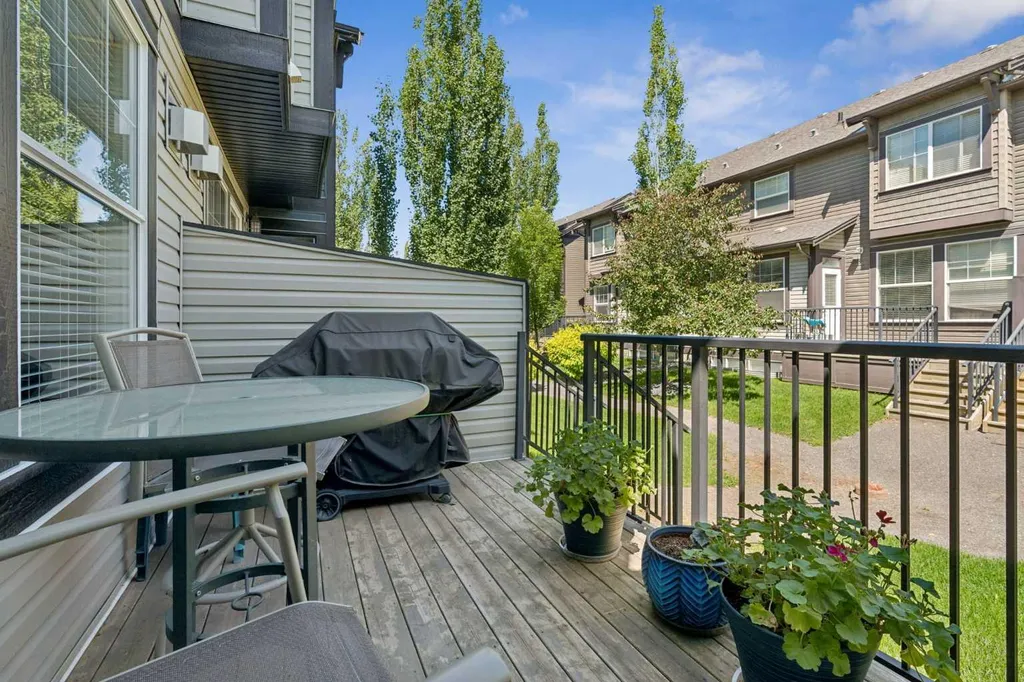 110 Coopers Common SW Airdrie AB T4B3Y3