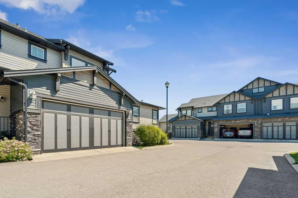 110 Coopers Common SW Airdrie AB T4B3Y3