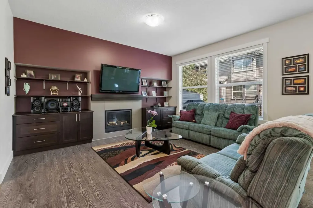 110 Coopers Common SW Airdrie AB T4B3Y3