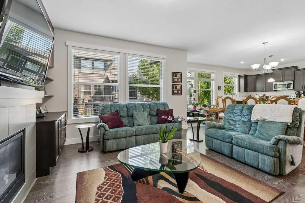 110 Coopers Common SW Airdrie AB T4B3Y3