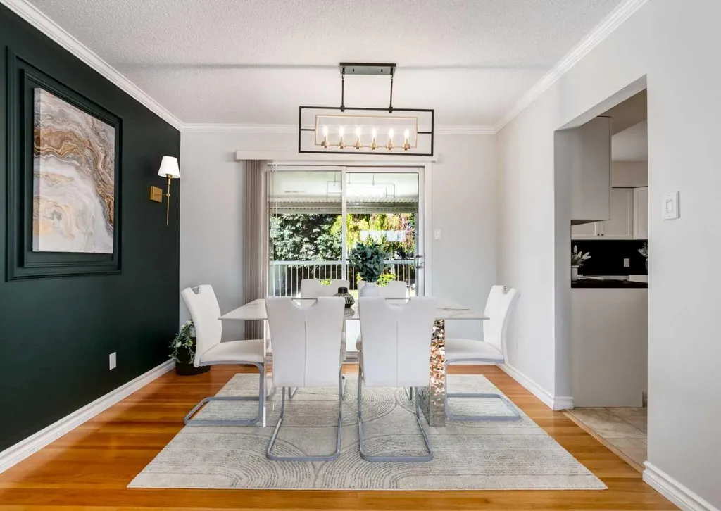 425 Woodland Crescent SE Calgary AB T2J1J7