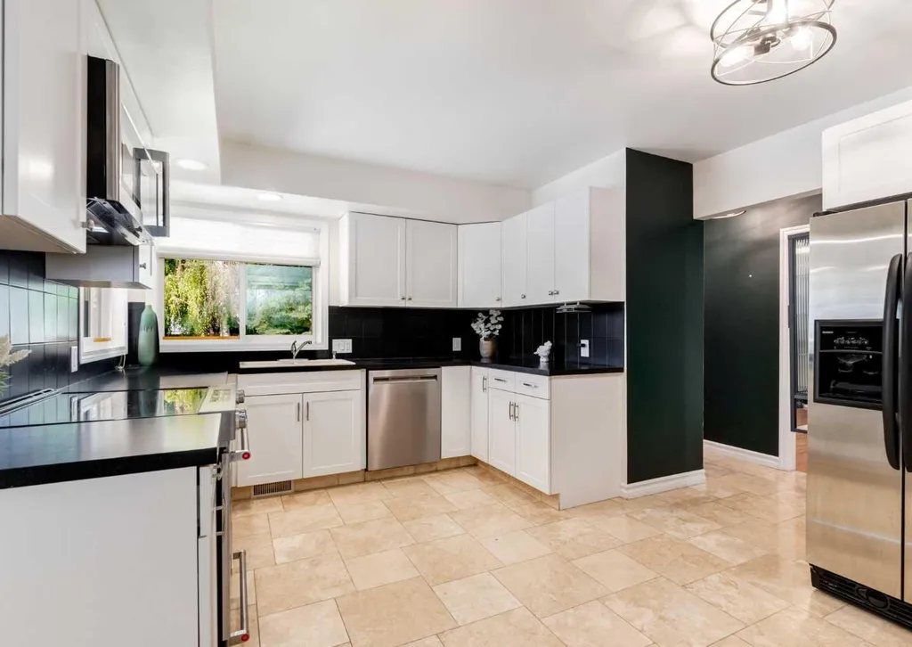 425 Woodland Crescent SE Calgary AB T2J1J7