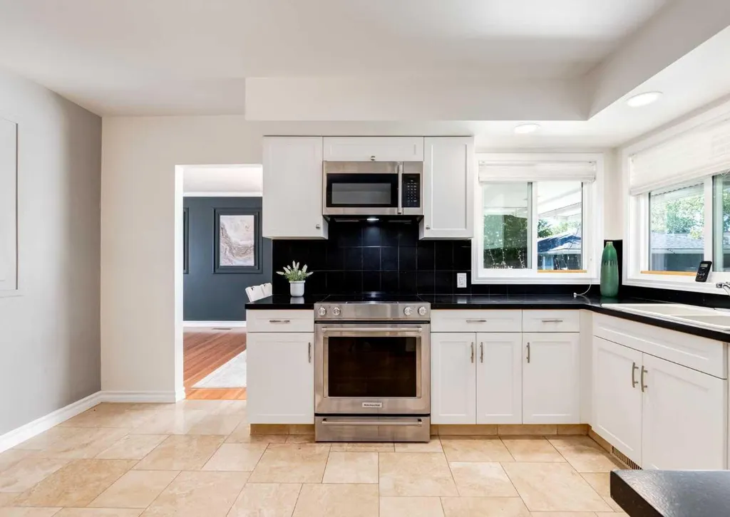 425 Woodland Crescent SE Calgary AB T2J1J7