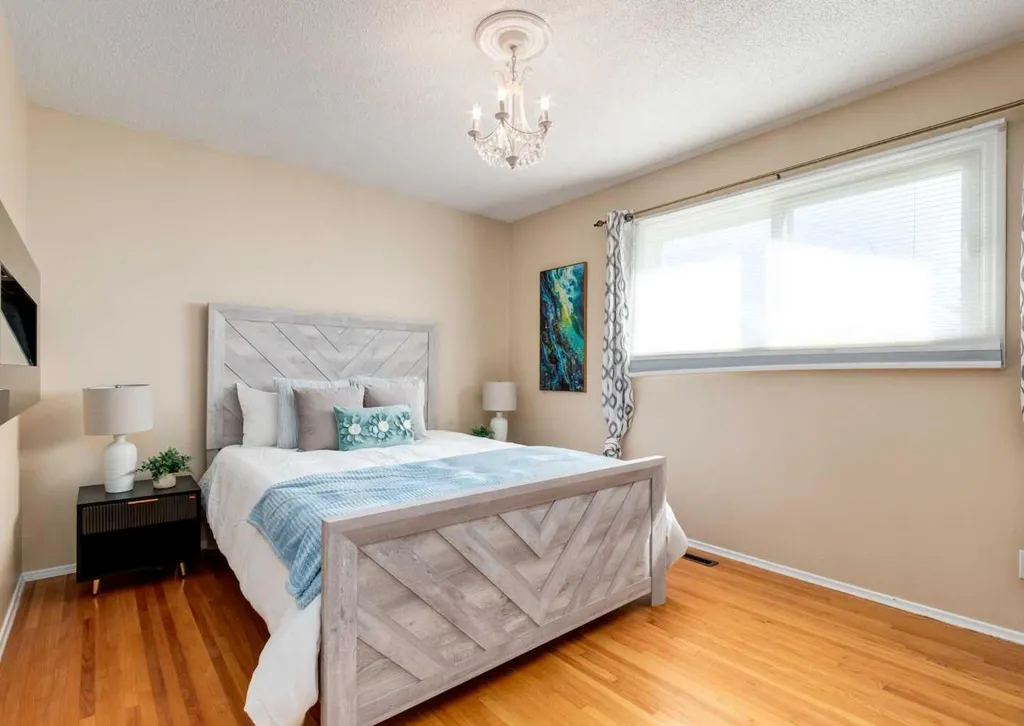 425 Woodland Crescent SE Calgary AB T2J1J7