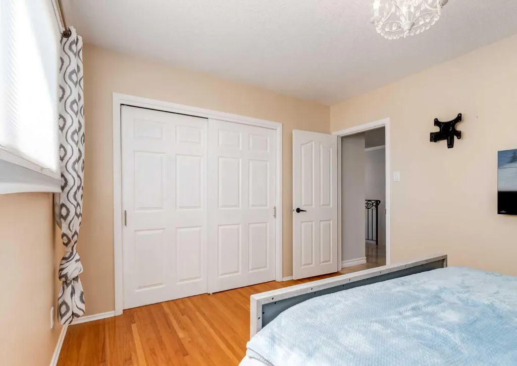 425 Woodland Crescent SE Calgary AB T2J1J7