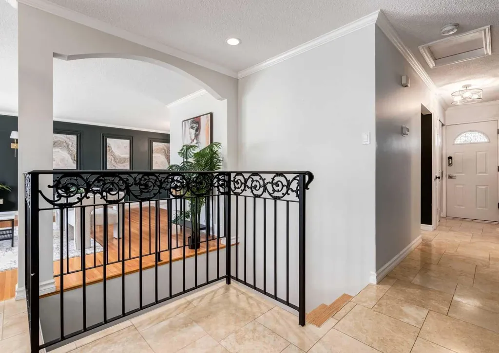 425 Woodland Crescent SE Calgary AB T2J1J7