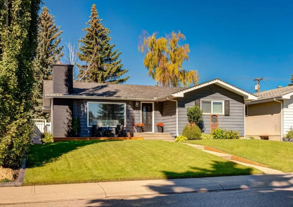 425 Woodland Crescent SE Calgary AB T2J1J7
