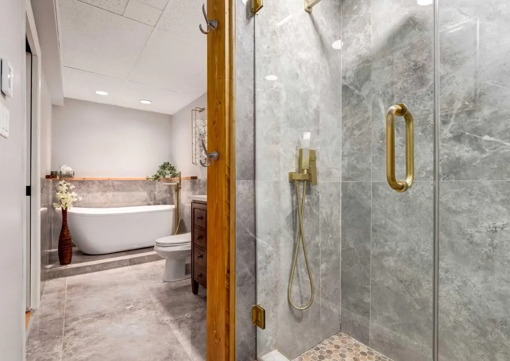 425 Woodland Crescent SE Calgary AB T2J1J7