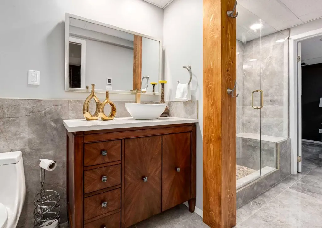 425 Woodland Crescent SE Calgary AB T2J1J7