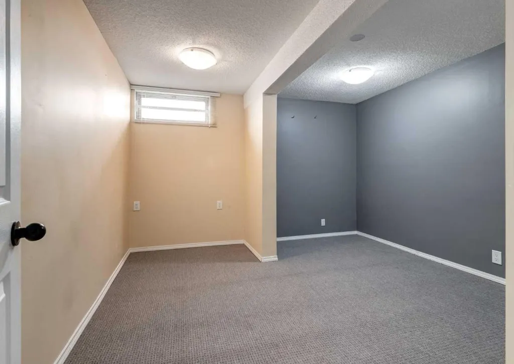 425 Woodland Crescent SE Calgary AB T2J1J7