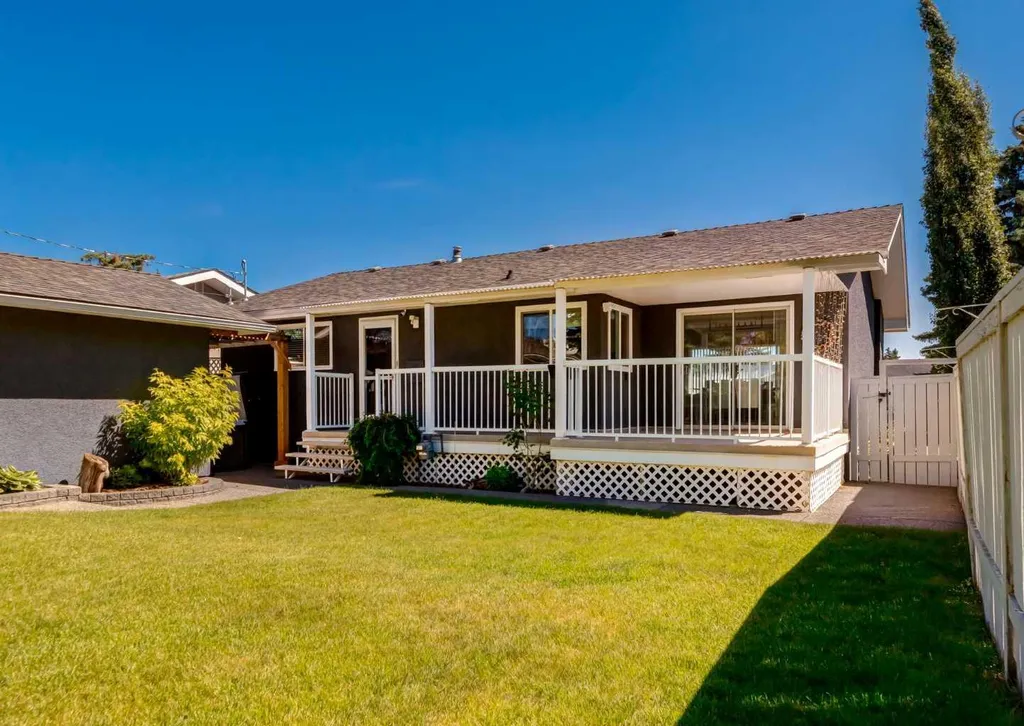 425 Woodland Crescent SE Calgary AB T2J1J7