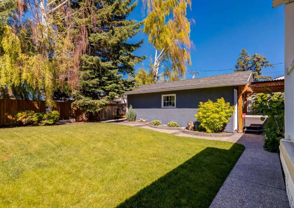 425 Woodland Crescent SE Calgary AB T2J1J7