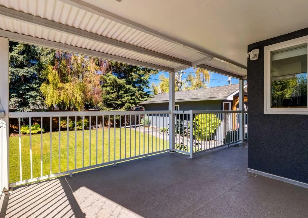 425 Woodland Crescent SE Calgary AB T2J1J7