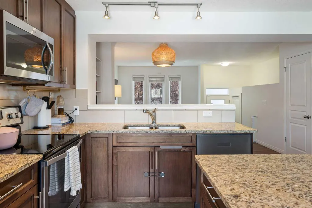 614 Auburn Bay Square SE Calgary AB T3M 0Y9