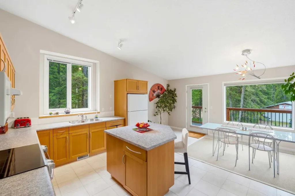 51 White Avenue Bragg Creek AB T0L 0K0