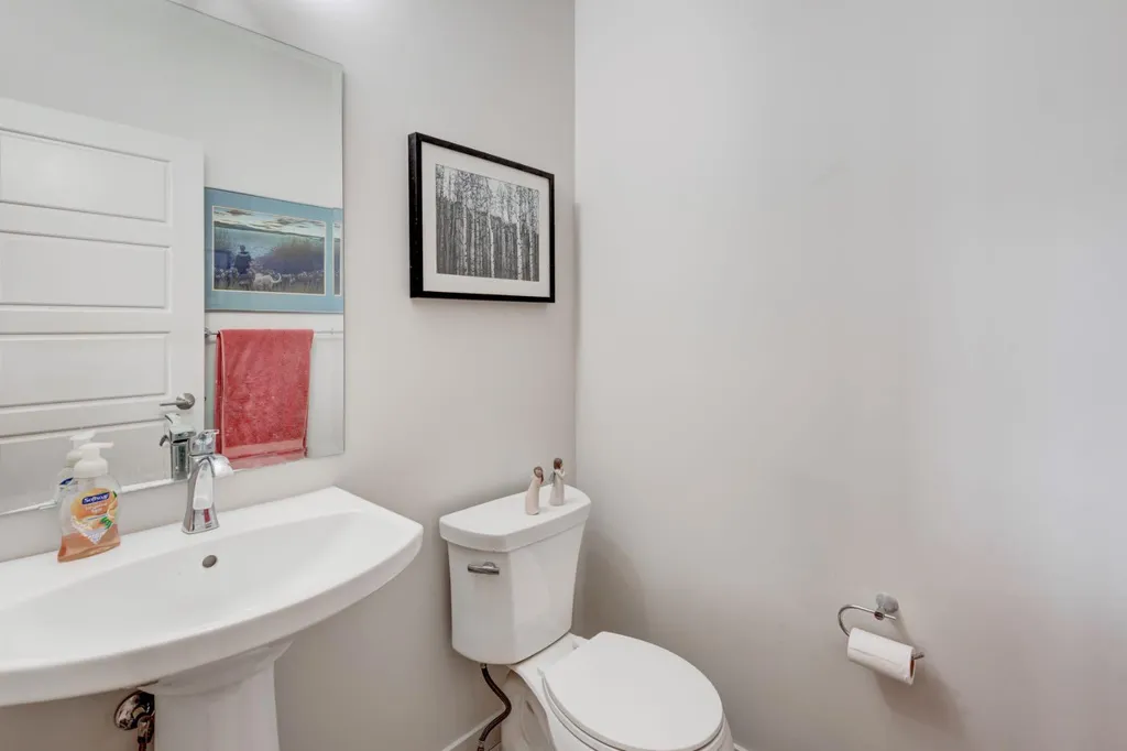 111 Legacy Glen Park SE Calgary AB T2X 3Y6