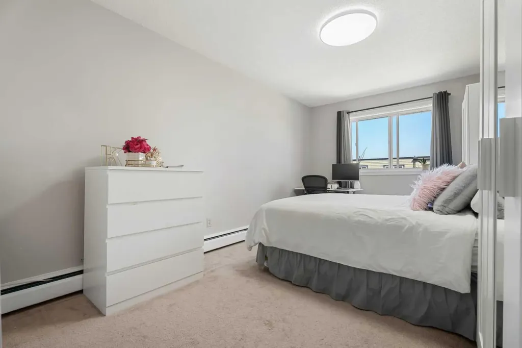 3809 45 Street SW Calgary AB T3E3H4
