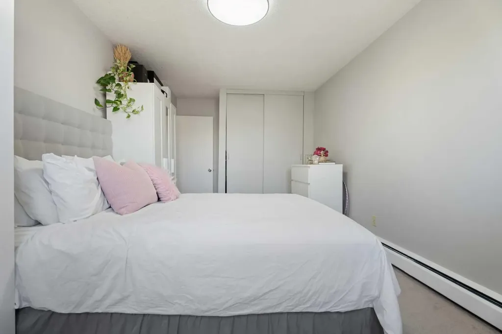 3809 45 Street SW Calgary AB T3E3H4