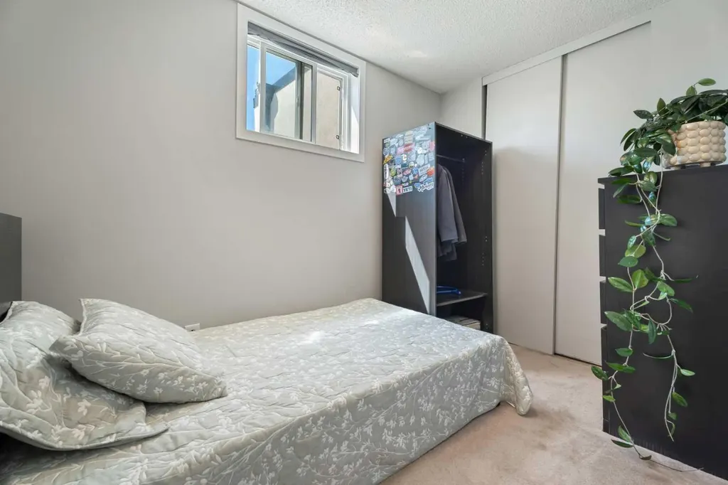 3809 45 Street SW Calgary AB T3E3H4
