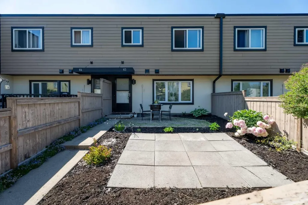 3809 45 Street SW Calgary AB T3E3H4