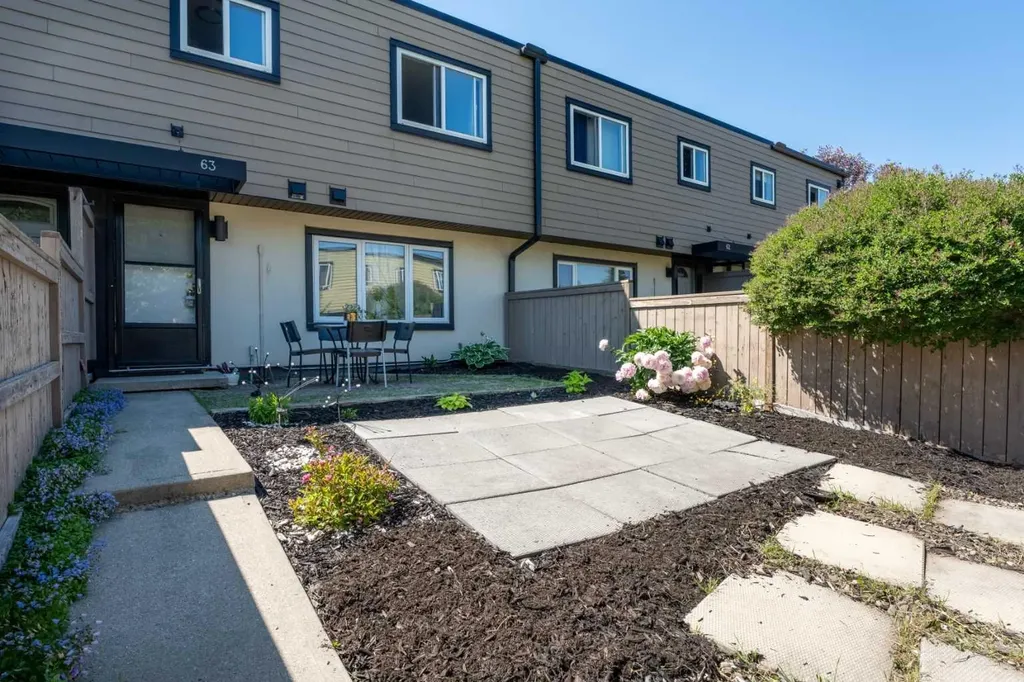 3809 45 Street SW Calgary AB T3E3H4