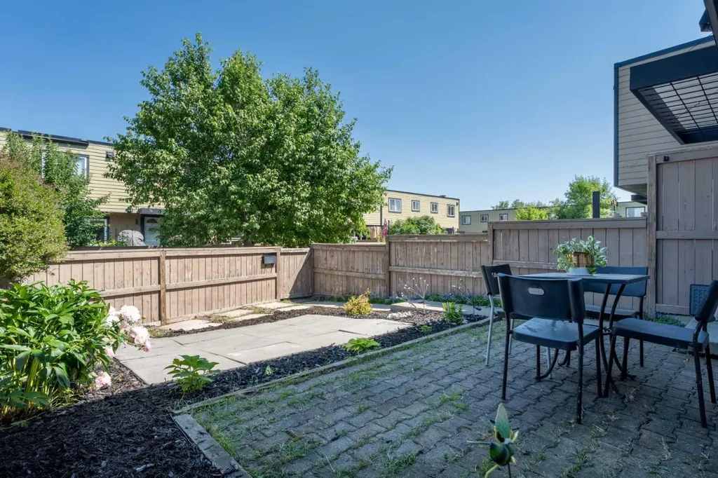 3809 45 Street SW Calgary AB T3E3H4