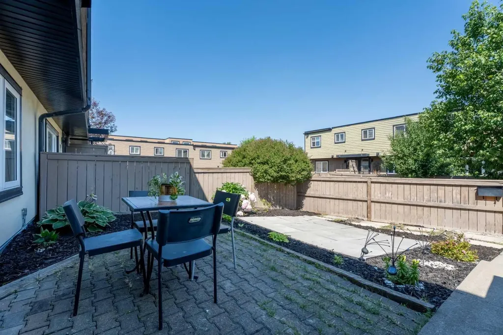 3809 45 Street SW Calgary AB T3E3H4