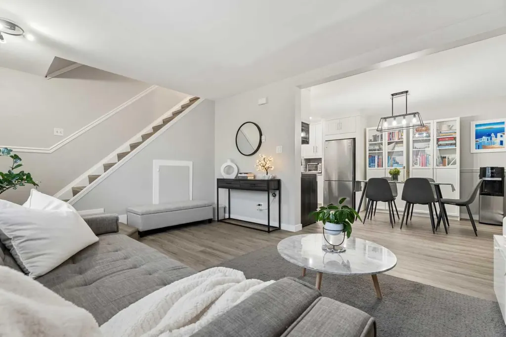 3809 45 Street SW Calgary AB T3E3H4