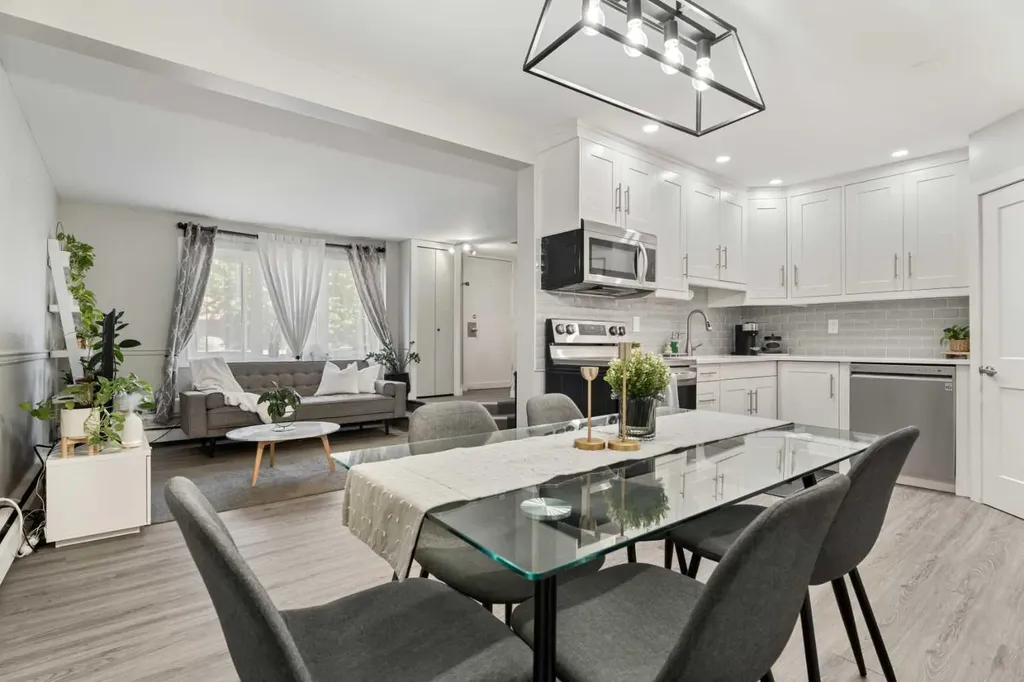 3809 45 Street SW Calgary AB T3E3H4