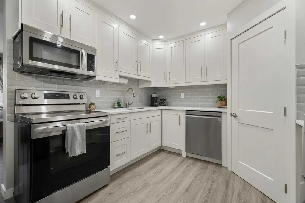 3809 45 Street SW Calgary AB T3E3H4