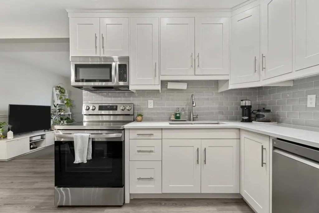3809 45 Street SW Calgary AB T3E3H4