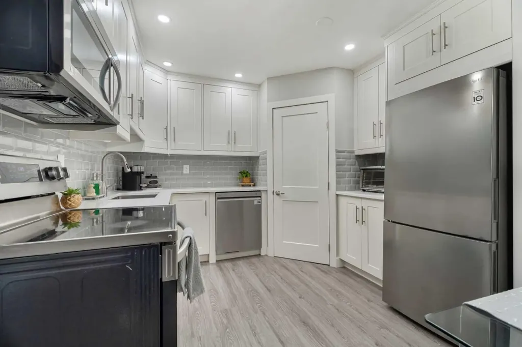 3809 45 Street SW Calgary AB T3E3H4