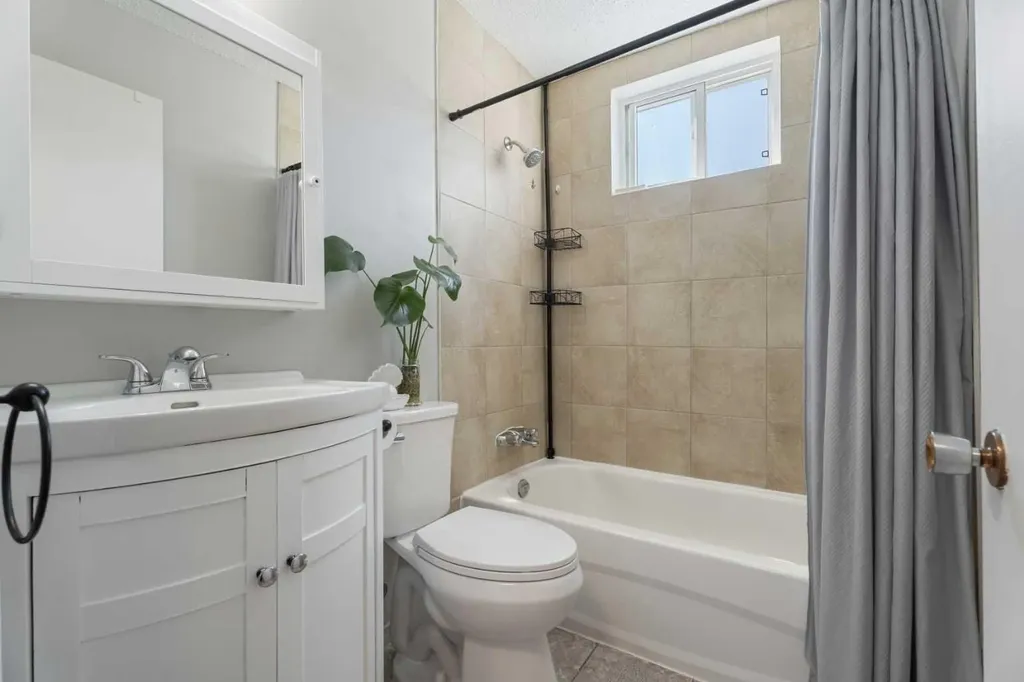 3809 45 Street SW Calgary AB T3E3H4