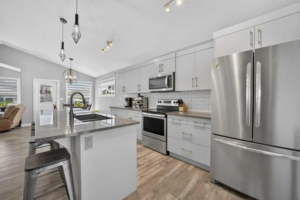 36 Cameron Close Sylvan Lake AB T4S 0N5