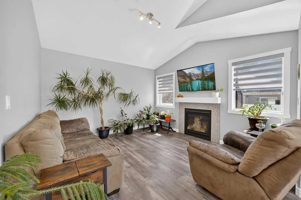 36 Cameron Close Sylvan Lake AB T4S 0N5