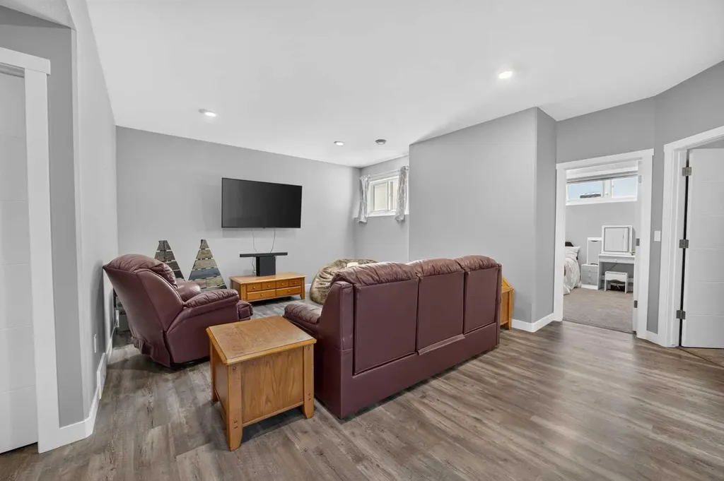 36 Cameron Close Sylvan Lake AB T4S 0N5
