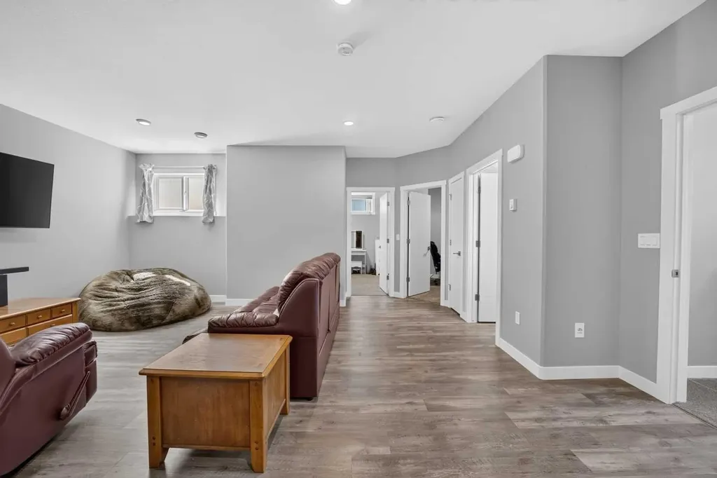 36 Cameron Close Sylvan Lake AB T4S 0N5
