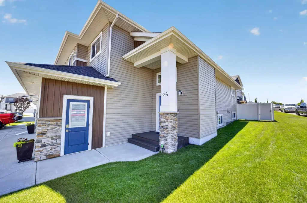 36 Cameron Close Sylvan Lake AB T4S 0N5
