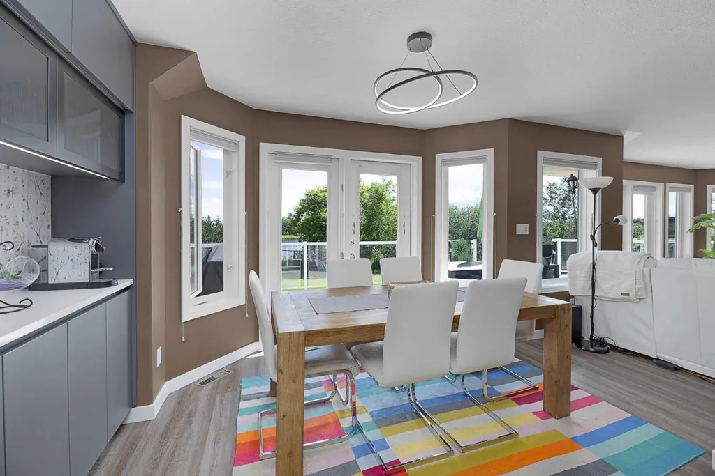 44 Lakes Close Lacombe AB T4L 1S4