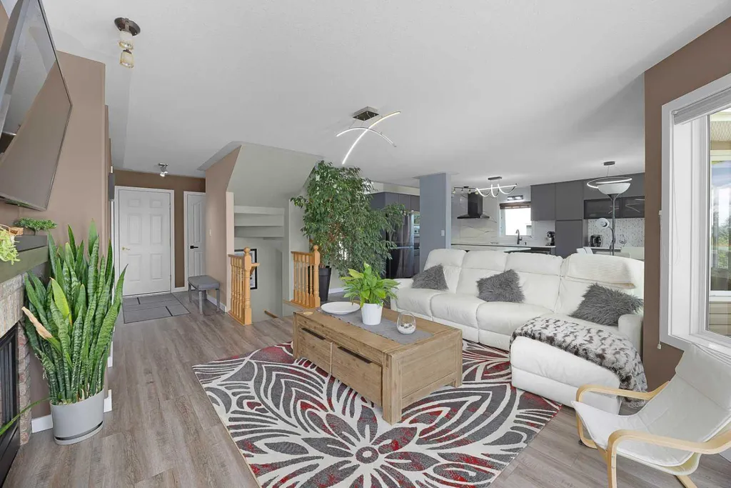 44 Lakes Close Lacombe AB T4L 1S4