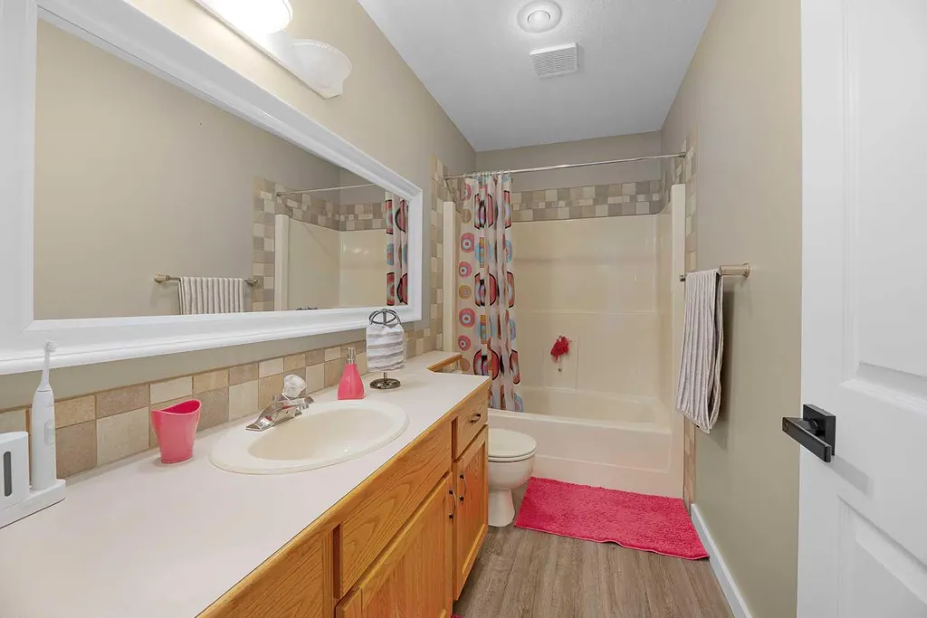44 Lakes Close Lacombe AB T4L 1S4